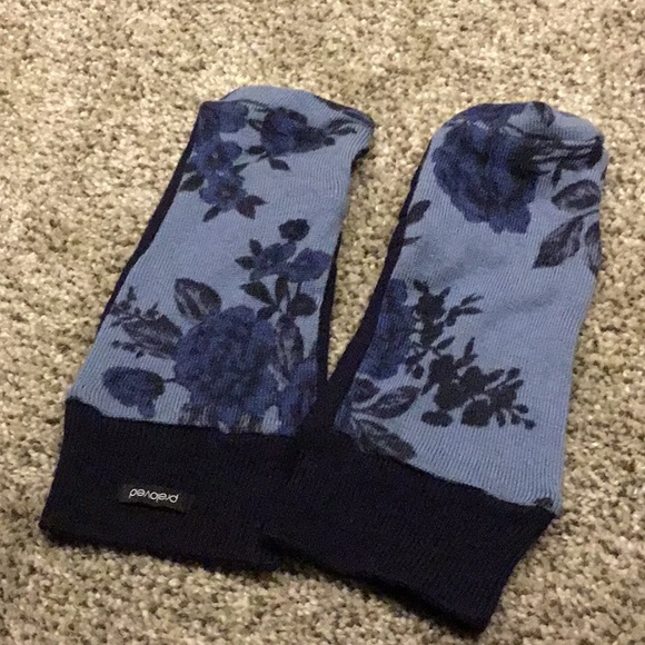 Preloved brand. Mint condition fingerless mittens. - Picture 1 of 3